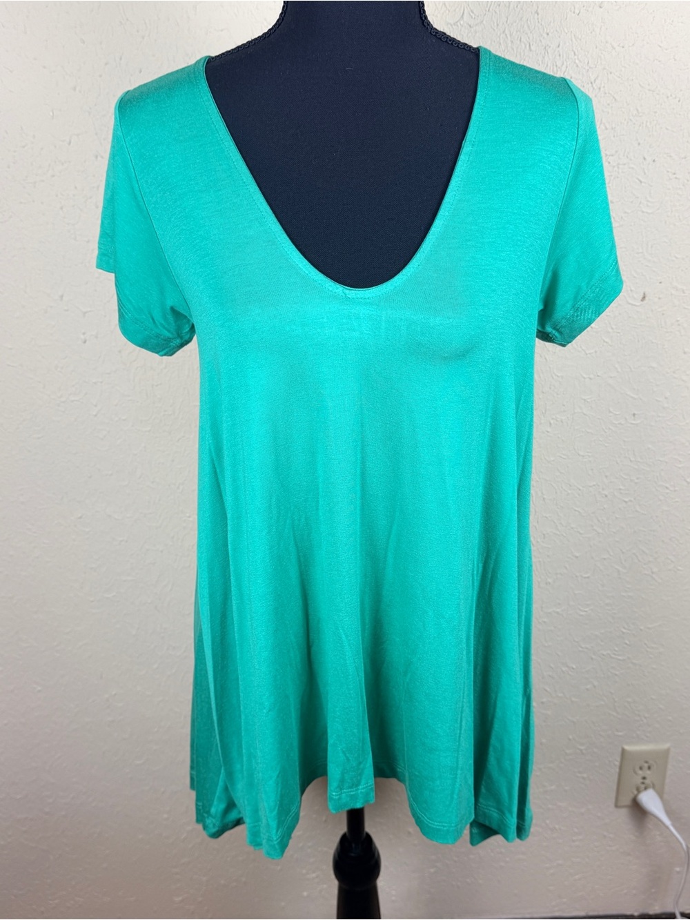 Emily Blu Women’s Size Medium Short Sleeve Scoop Neck Top Green Flowy Casual
